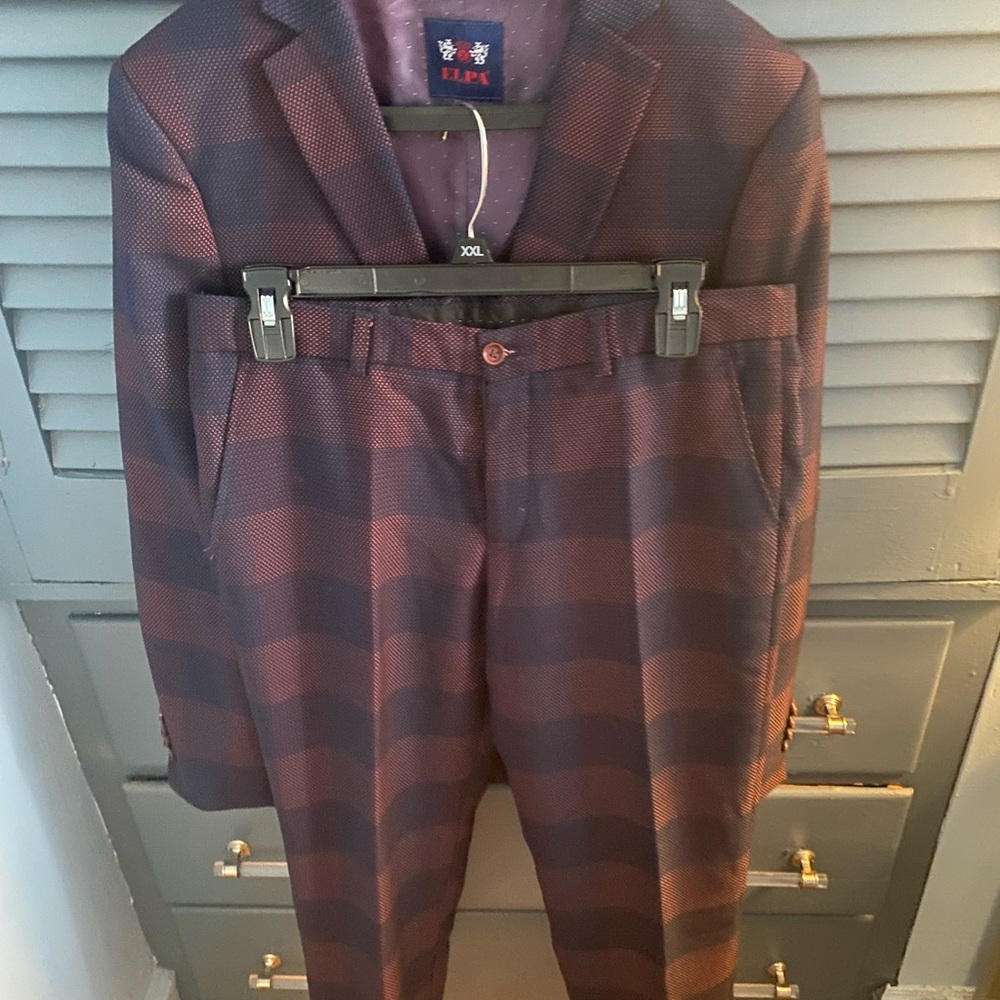 ELPA Big boys size 18! Navy and Plum Suit! Excellent condition!